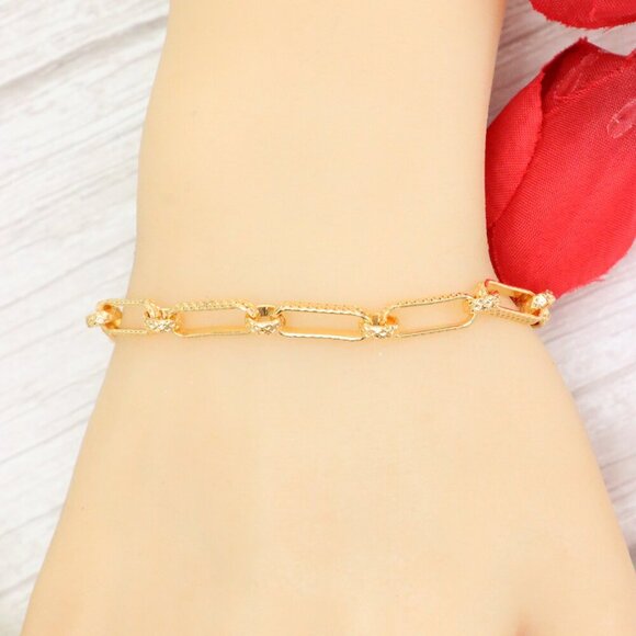 "Trendy Handmade Bracelet – A Thoughtful Gift for Girls & Women | UNVRC1521 - Picture 10 of 10